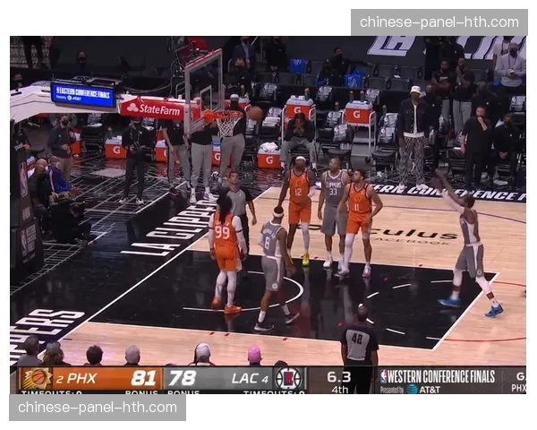 鲍尔默场下疯狂鼓掌，美球迷爆粗口狂喷穆雷丢绝平罚球